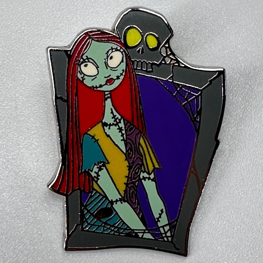 SALLY‎ Nightmare Before Christmas Disney Pin Trading 2010 Tombstone Border NEW